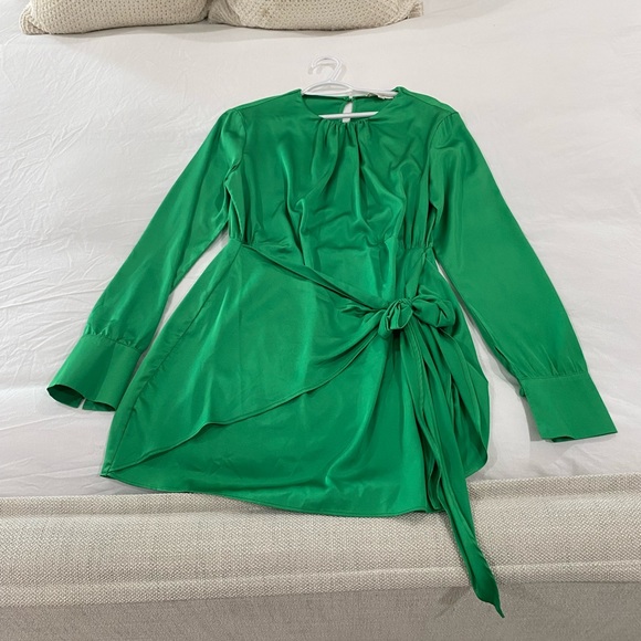 These Three Boutique Mable Satin Front Tie Mini Dress in Kelly Green - Picture 5 of 9